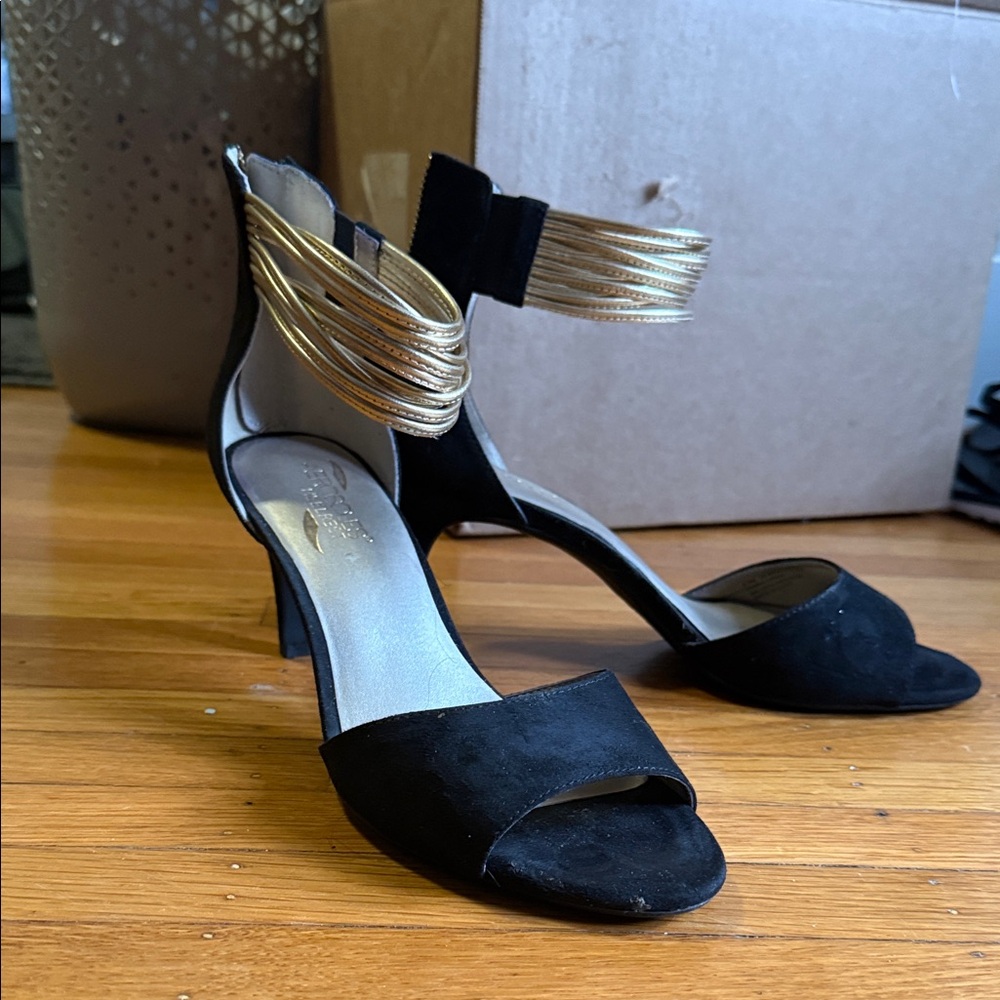 AEROSOLES Elegant Black Heels with Gold Straps